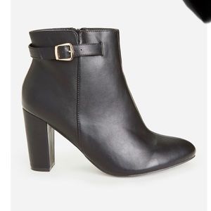NWT Faux Leather Wide Width Ankle Bootie 1(8W)1(9W